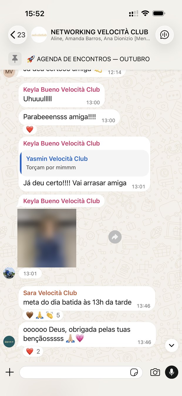 Conversa no grupo Networking Velocità Club: alunas comemorando resultados, com a mensagem meta do dia batida às 13h da tarde